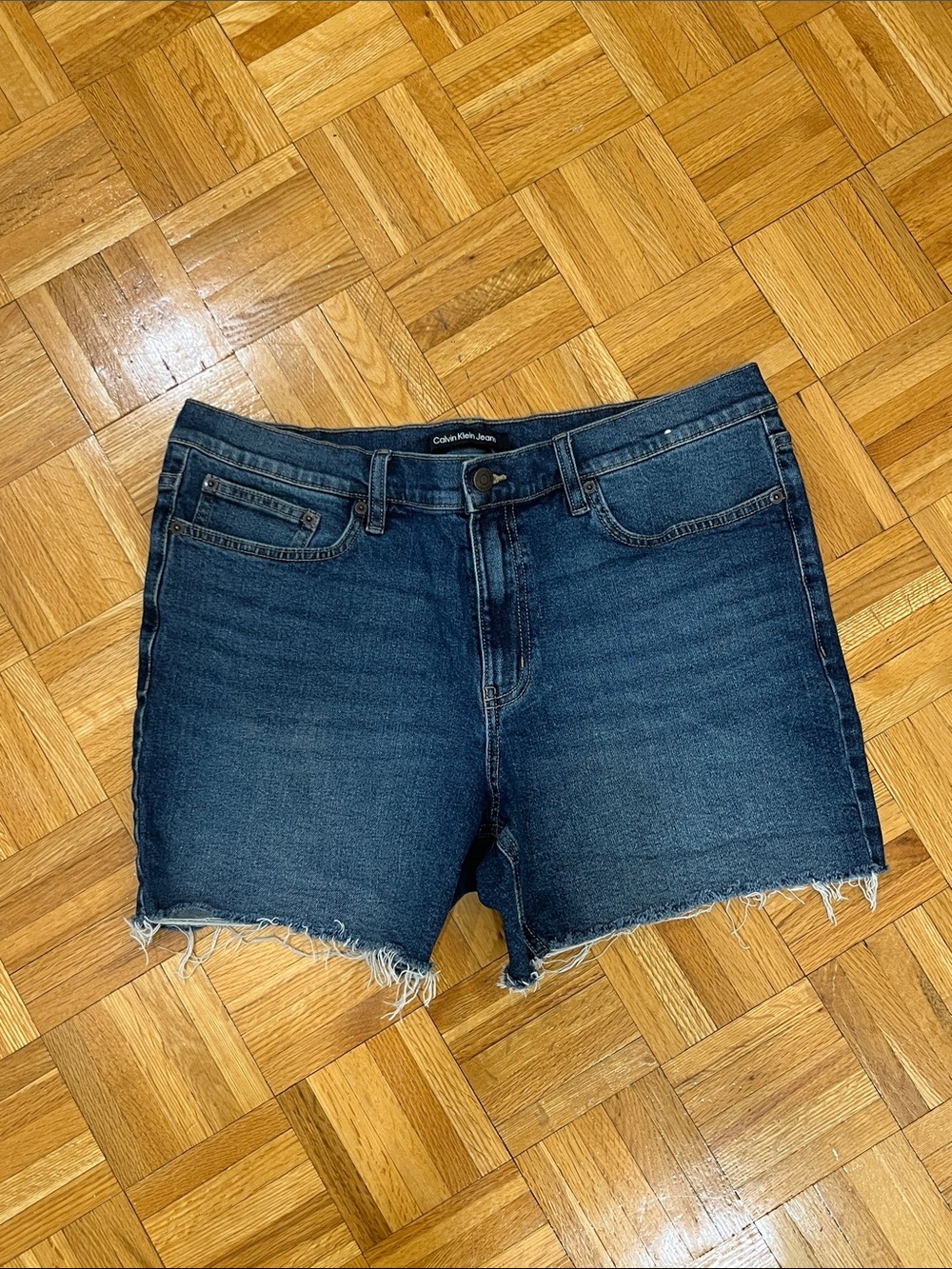 Calvin Klein Denim Cutoff Shorts – Size 14/32